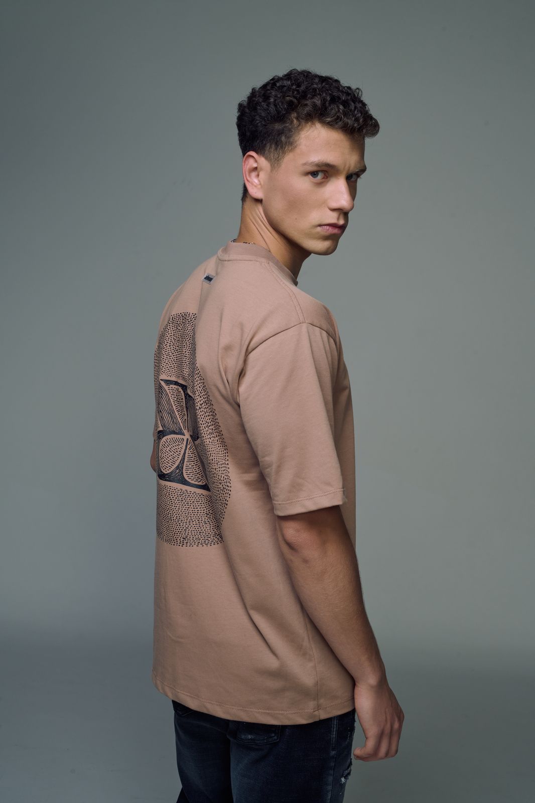 OVERSIZED REVEUSE MEN MOCCA
